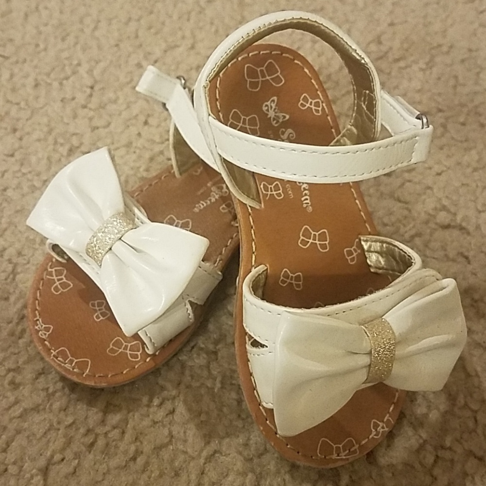 Self Esteem White Open Toes Sandals size 6